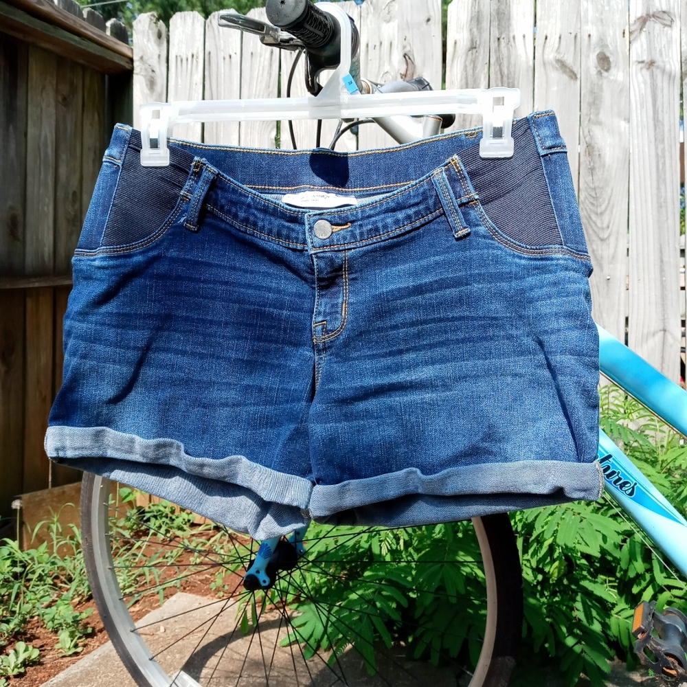 🌹Liz Lange maternity Jean shorts